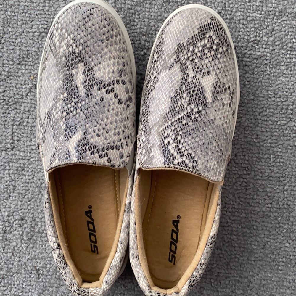 Slip ons, Snake print